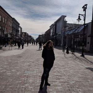 Meet your Posher, Caitlin